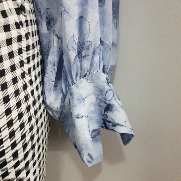 Aus 16 Basque Curve Blue-Grey Abstract Floral Long Sleeve V Neck Blouse - Picture 14 of 16